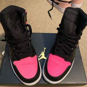 Super Cute, hot pink Jordan 1s! Worn 2xs!